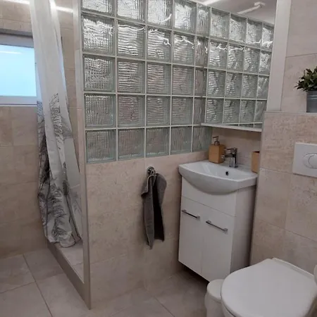 Small House Pensión Kerepes